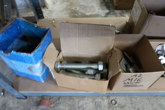 2 stk. Stålreoler med indhold 