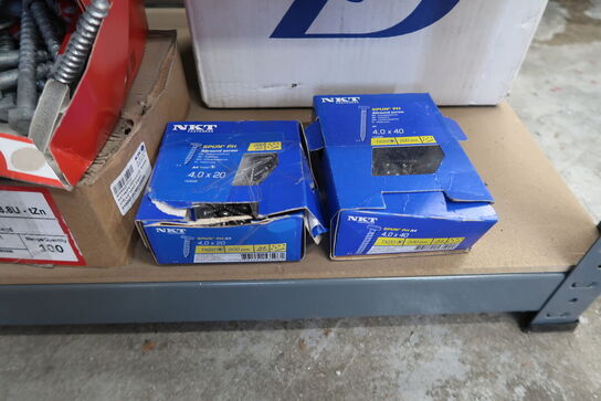 2 stk. Stålreoler med indhold 