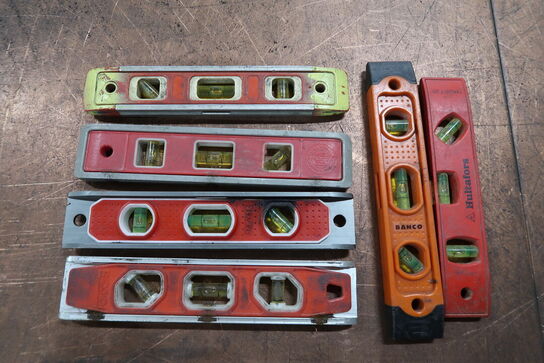 12 stk. Målebånd & 6 stk. Vaterpas 