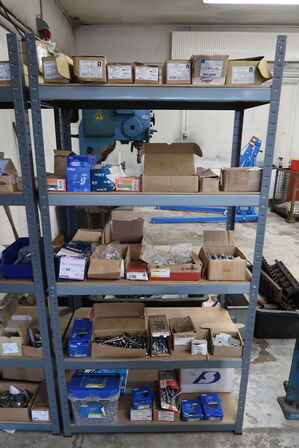 2 stk. Stålreoler med indhold 