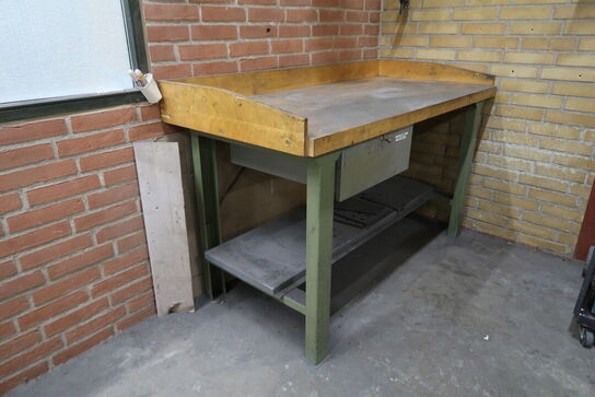 Arbejdsbord med skuffe