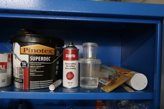 Værkstedsskab med indhold 