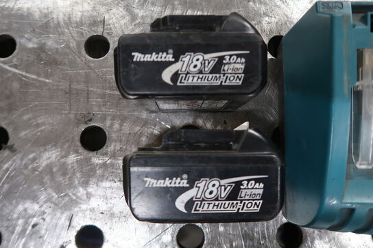 Makita lader & 2 stk. Makita batterier 3.0 Ah, 18V