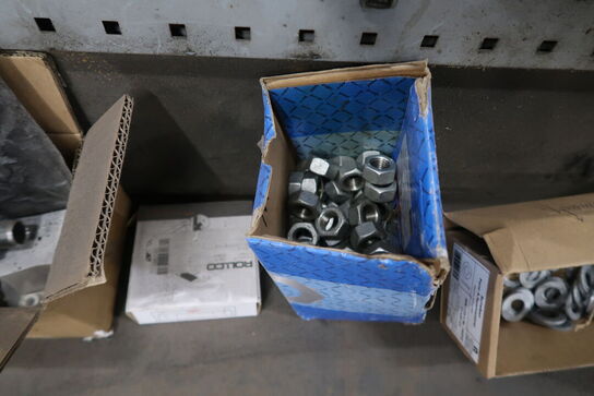 Arbejdsbord med skuffer & værkstedstavle 