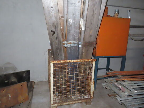 3 stk. Metalburer med indhold