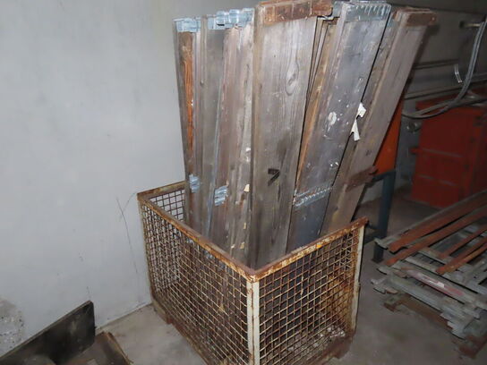 3 stk. Metalburer med indhold