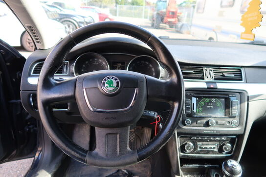 Personbil SKODA Superb Combi 1.6 TDI 105 HK St.