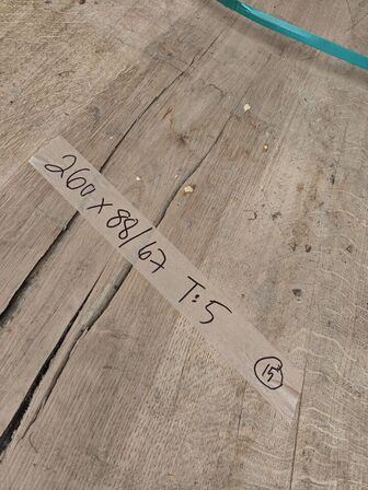 1 stk. Egetræsplanke str. 260 x 88 / 67 x 5