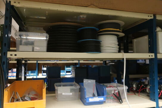 3 fag reoler inkl. indhold (se billeder)