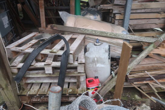 Div. paller, træ m.v. (se billeder)