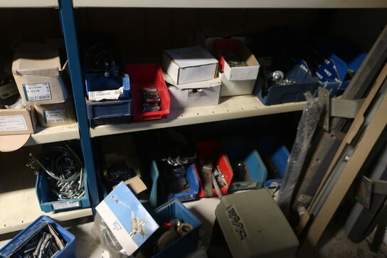 4 fag reoler inkl. indhold (se billeder)