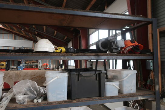 4 sektioner lagerreoler inkl. indhold (se billeder)