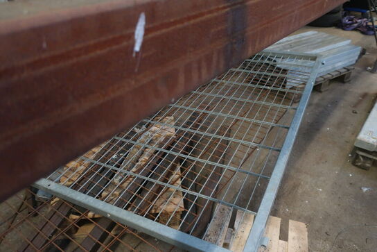 Div. metalemner (påbegyndt chassis, rionet, emner på gulv)