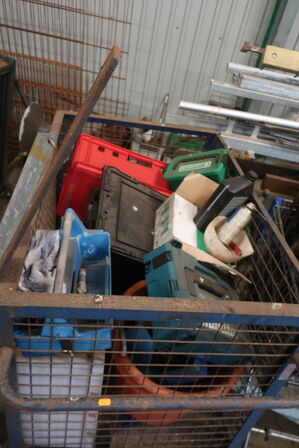 4 stålbure inkl. indhold