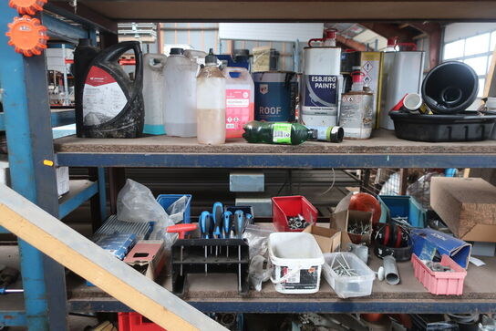 4 sektioner lagerreoler inkl. indhold (se billeder)