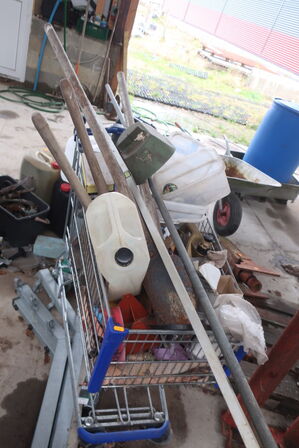 Indkøbsvogn inkl. indhold samt div. (se billeder)