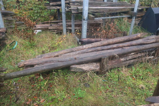 Barrels med hegnspæle (se billeder)