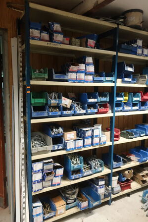 4 fag reoler inkl. indhold (se billeder)