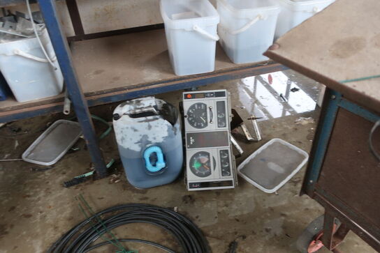 4 sektioner lagerreoler inkl. indhold (se billeder)