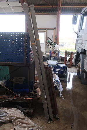 2 stk. aluslisker, 5 stk. firkantrør