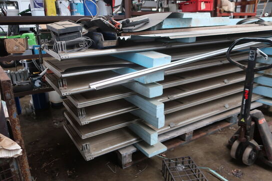 Aluport inkl. indhold ovenpå