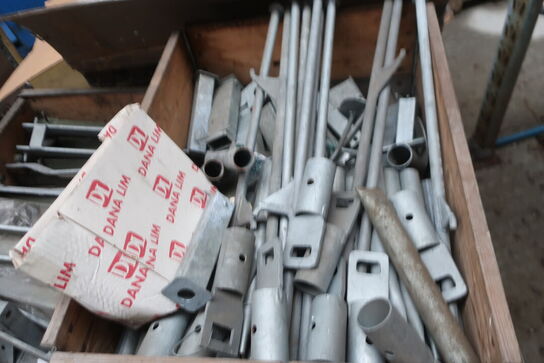 2 paller m. div. indhold (se billeder)