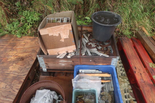 Div. metalemner, træ m.v. (se billeder)