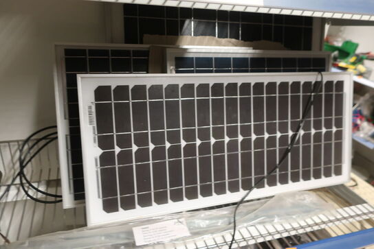 2 fag salgsreoler inkl. indhold (se billeder)