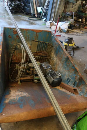 Tipcontainer inkl. indhold