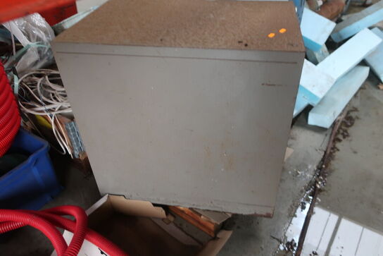 Arkivskab samt div. (se billeder)