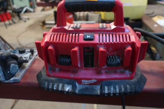 Lader 6x batteri MILWAUKEE M1418C6