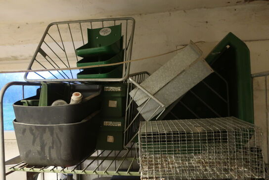 Reol inkl. indhold (se billeder)