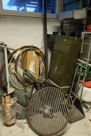 Pælebor, grillrist samt div.