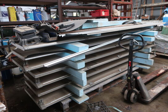 Aluport inkl. indhold ovenpå