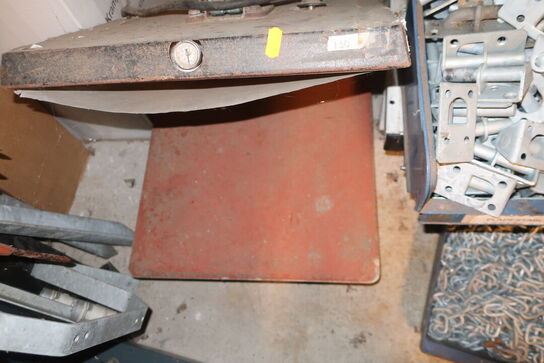 Div. hegnsmateriale, tekstilpresse m.v.