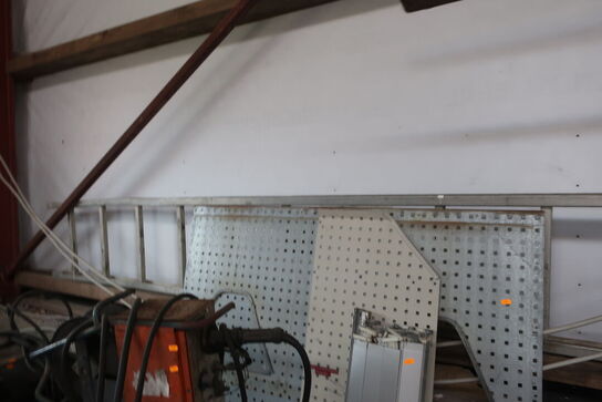 Perforerede plader og stige