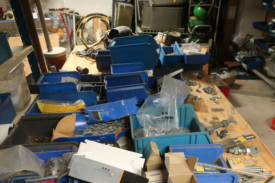 Indhold på bord (se billeder)