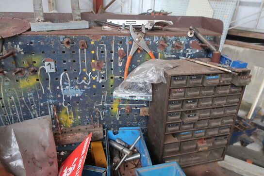 Værktøjsbord inkl. indhold