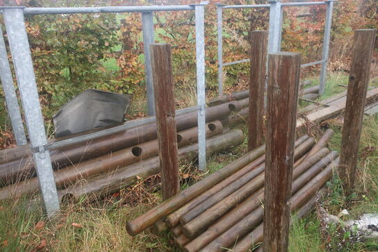 Div. barrels med hegnsmaterial (se billeder)