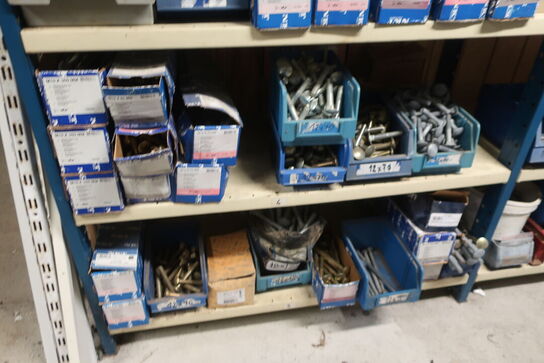 4 fag reoler inkl. indhold (se billeder)