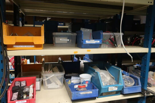 3 fag reoler inkl. indhold (se billeder)