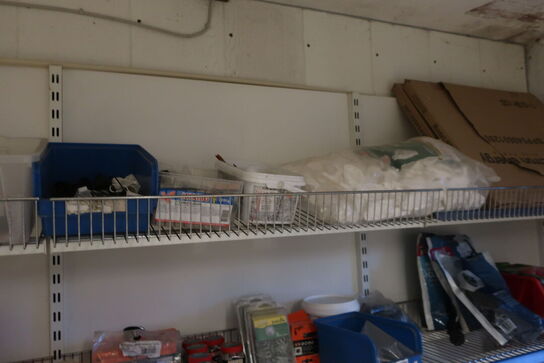 5 fag reoler inkl. indhold (hegnstilbehør m.v.) (se billeder)