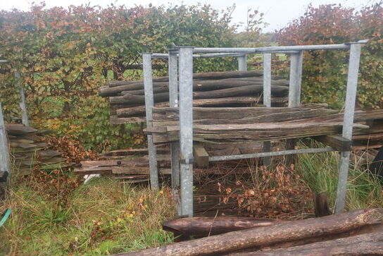 Barrels med hegnspæle (se billeder)