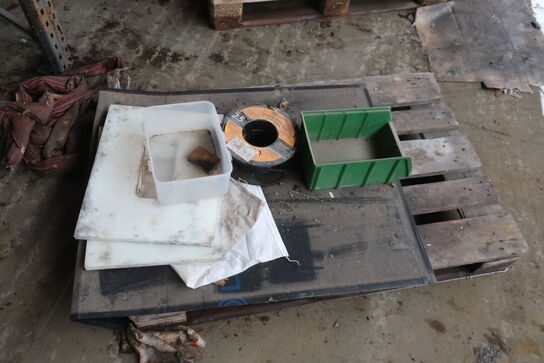 Paller m. div. indhold (se billeder)