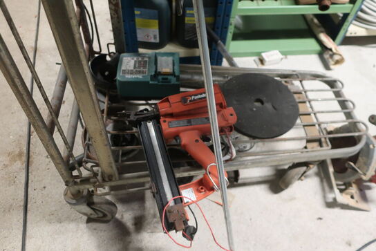 Vogn inkl. indhold (se billeder)