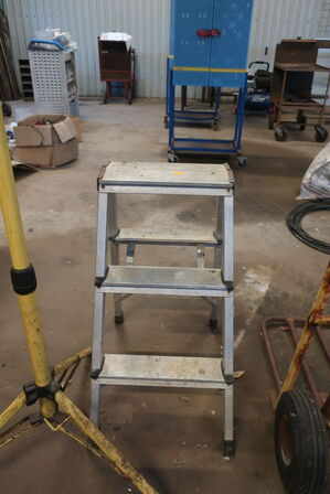 Sækkevogn, 3-trins stige og arbejdslampe