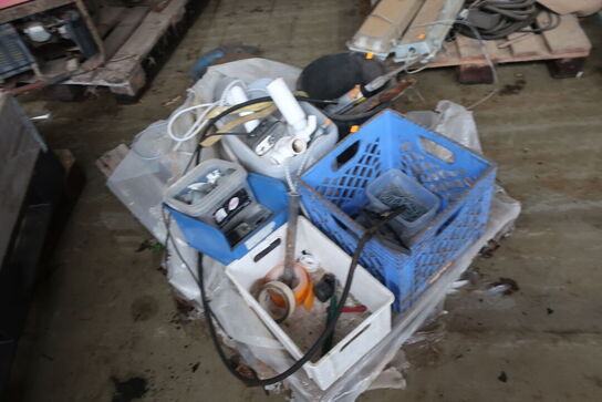 Paller m. div. indhold (se billeder)