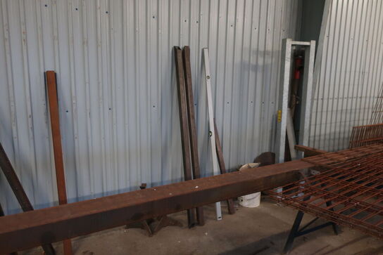 Div. metalemner (påbegyndt chassis, rionet, emner på gulv)