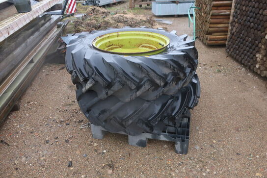 2 stk. traktor/maskinhjul 24" m. 12.4-24 dæk