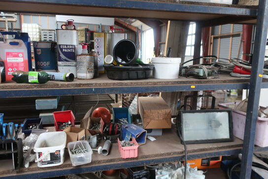 4 sektioner lagerreoler inkl. indhold (se billeder)